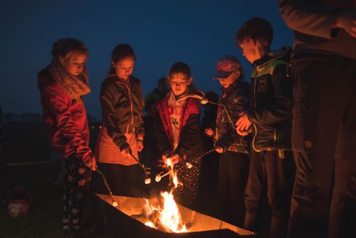 Kampvuur met marshmallows